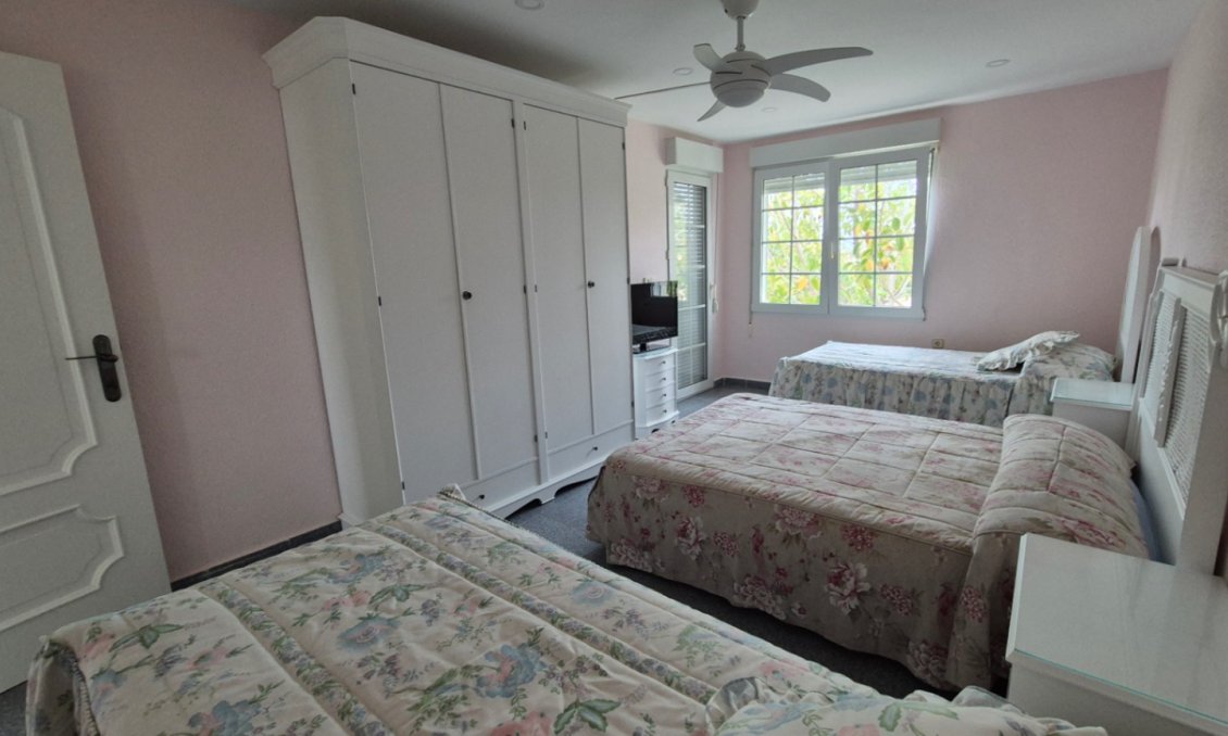 Használt Ingatlanok - Villa -
Orihuela - Inland