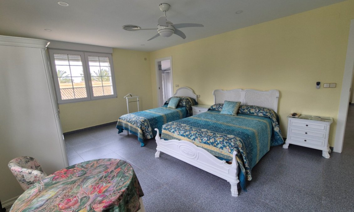 Használt Ingatlanok - Villa -
Orihuela - Inland