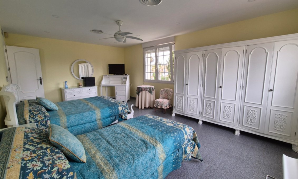 Használt Ingatlanok - Villa -
Orihuela - Inland