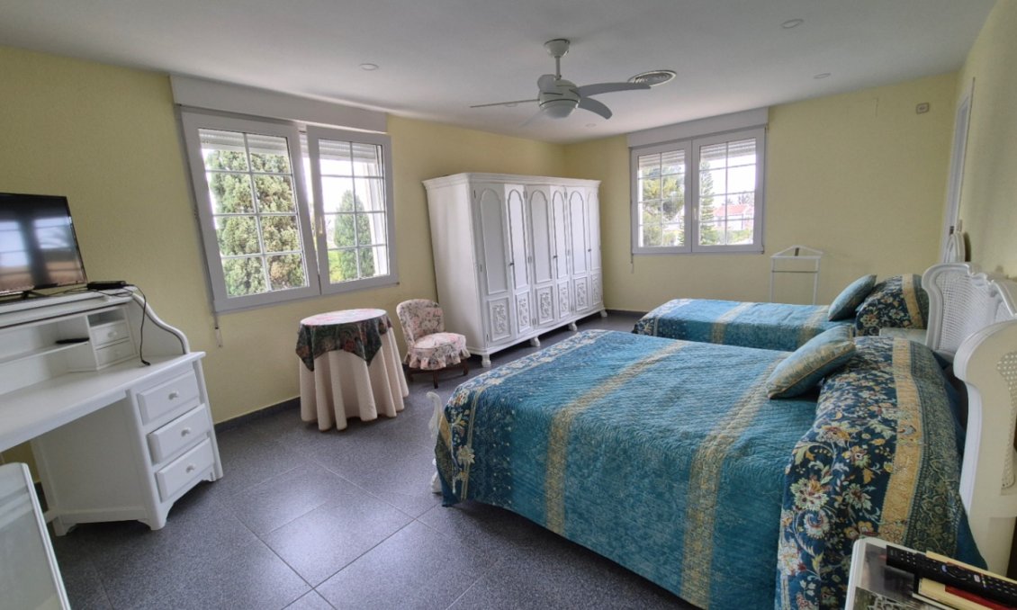 Használt Ingatlanok - Villa -
Orihuela - Inland