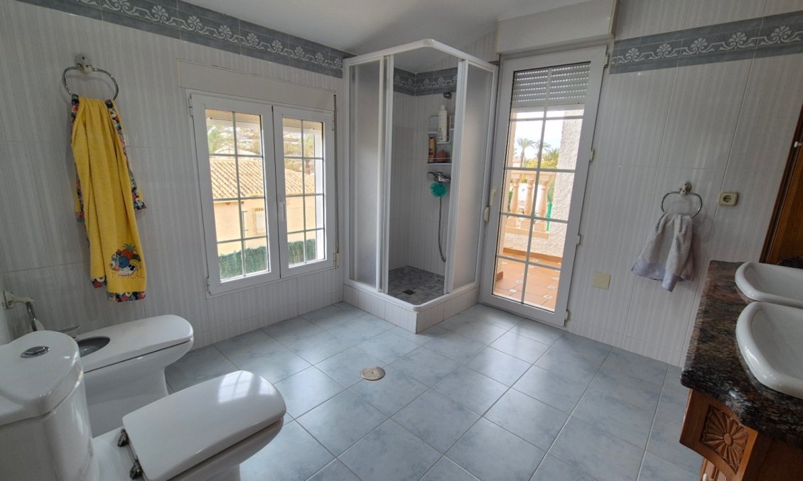 Használt Ingatlanok - Villa -
Orihuela - Inland