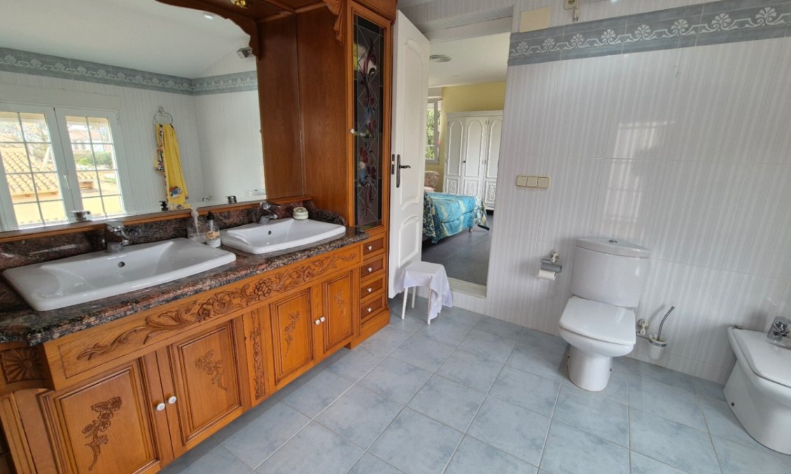 Használt Ingatlanok - Villa -
Orihuela - Inland