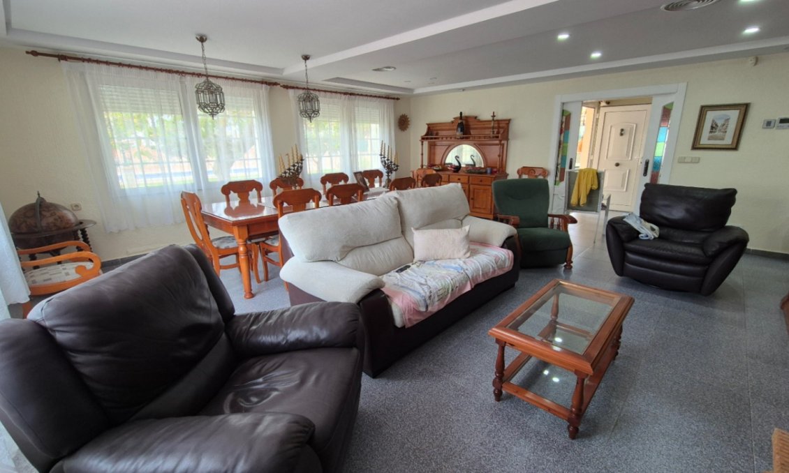 Használt Ingatlanok - Villa -
Orihuela - Inland