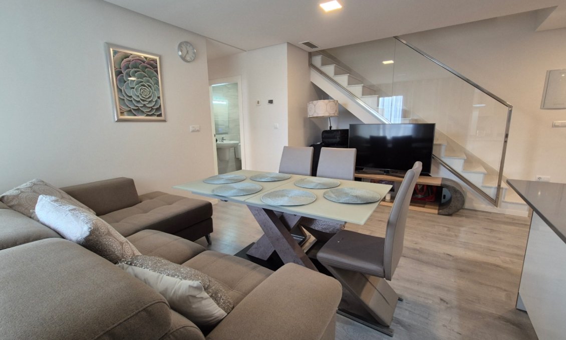 Használt Ingatlanok - Tetőtéri lakás -
Orihuela - Inland