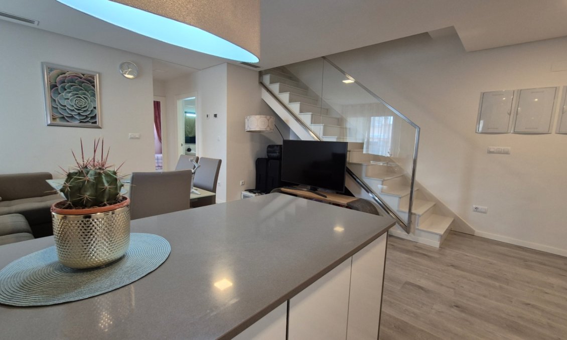 Használt Ingatlanok - Tetőtéri lakás -
Orihuela - Inland