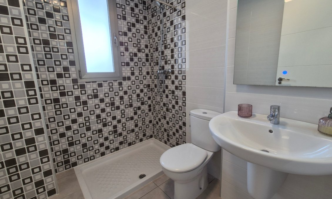 Használt Ingatlanok - Tetőtéri lakás -
Orihuela - Inland