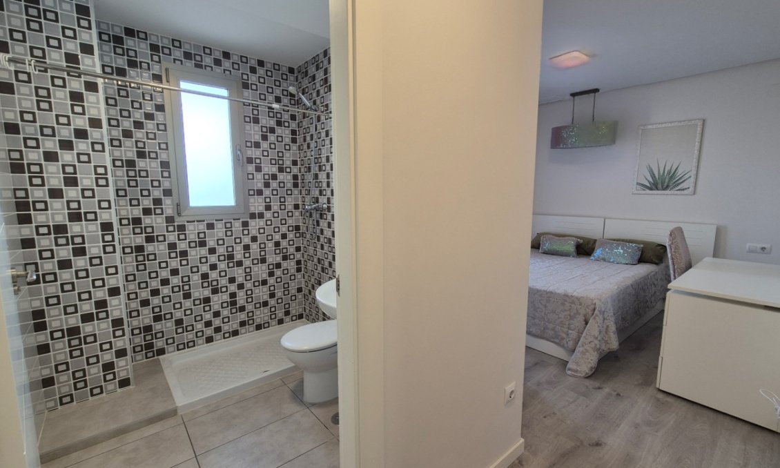 Használt Ingatlanok - Tetőtéri lakás -
Orihuela - Inland