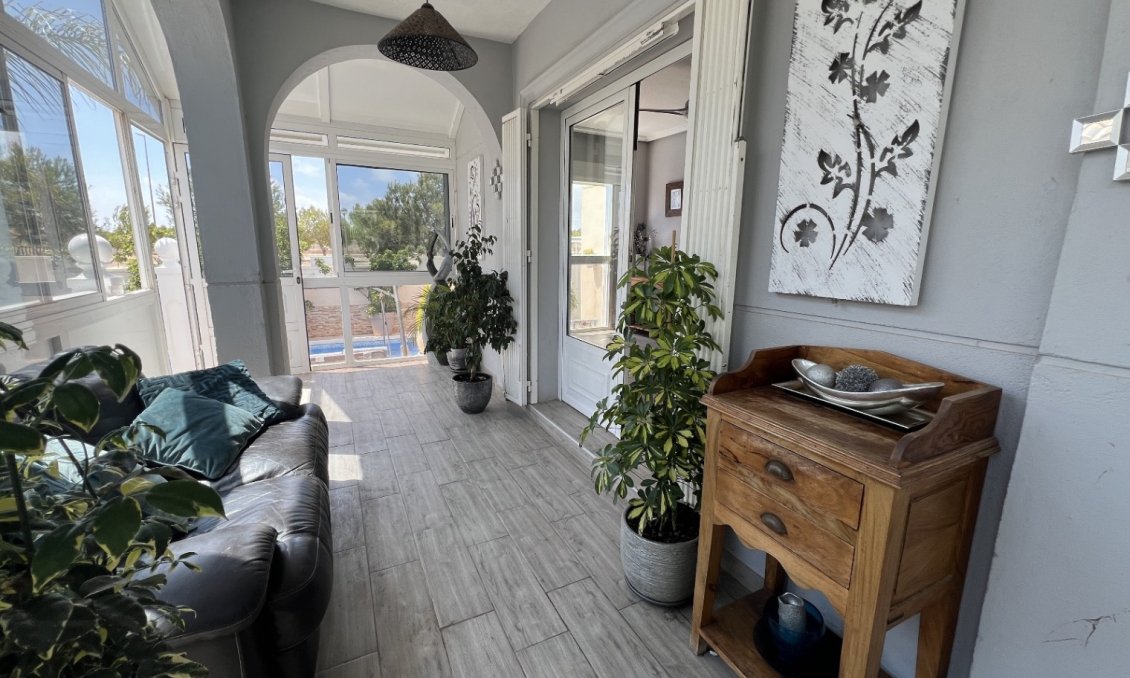 Használt Ingatlanok - Villa -
Orihuela - Inland