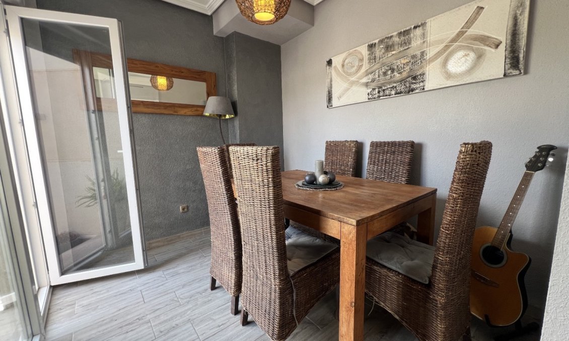 Használt Ingatlanok - Villa -
Orihuela - Inland