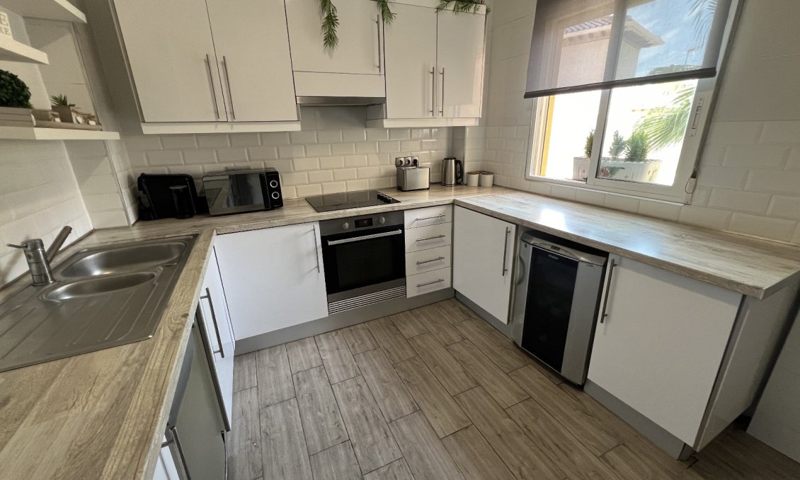 Használt Ingatlanok - Villa -
Orihuela - Inland