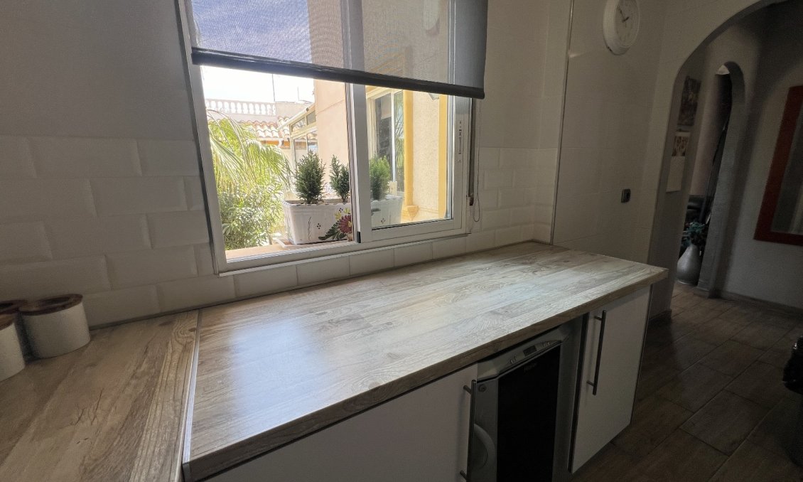 Használt Ingatlanok - Villa -
Orihuela - Inland