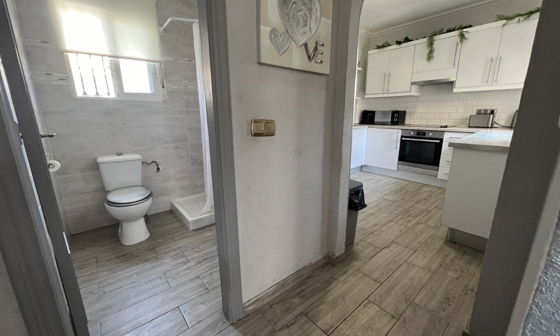 Használt Ingatlanok - Villa -
Orihuela - Inland