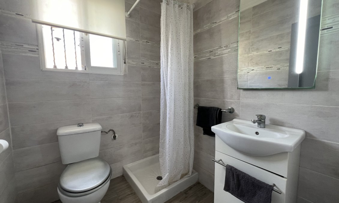 Használt Ingatlanok - Villa -
Orihuela - Inland