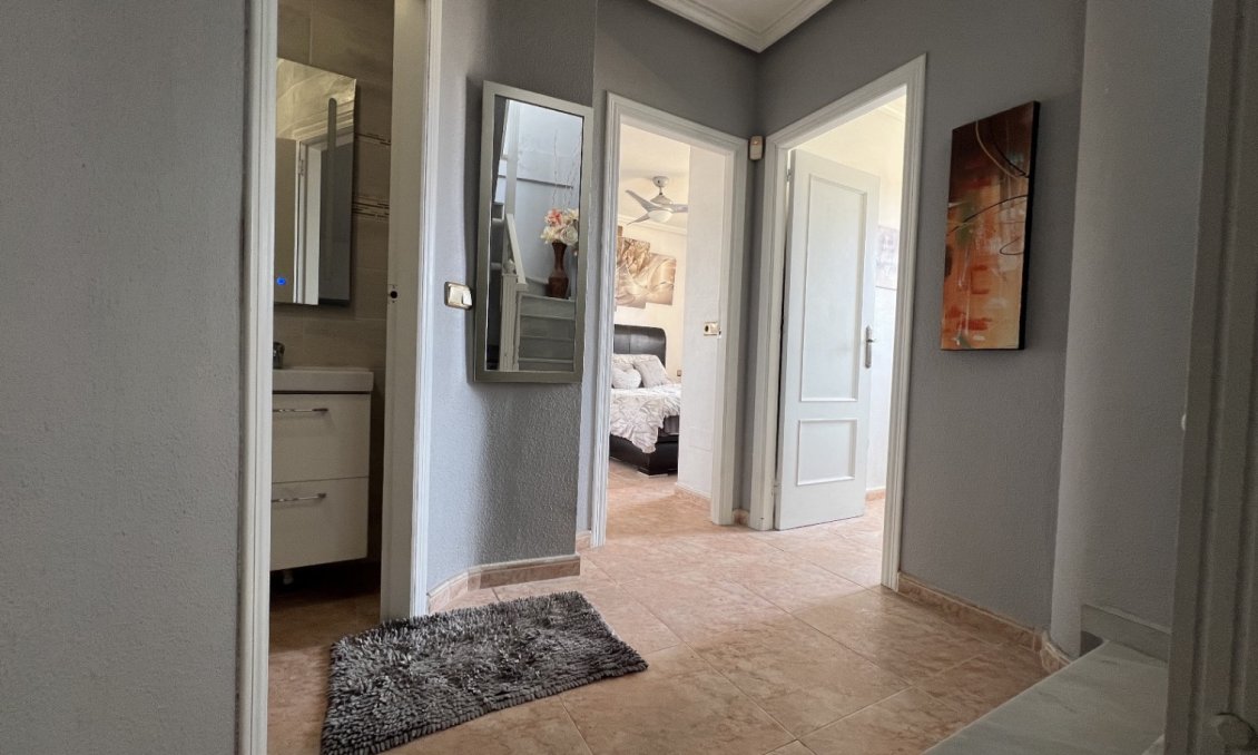 Használt Ingatlanok - Villa -
Orihuela - Inland