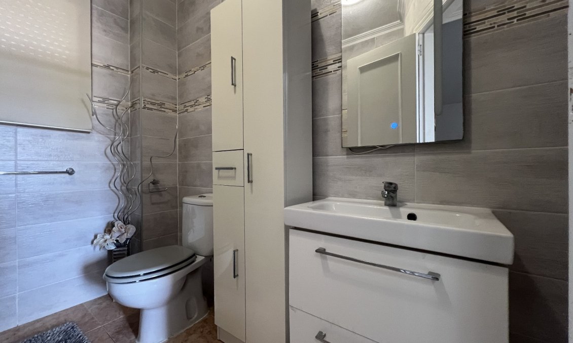 Használt Ingatlanok - Villa -
Orihuela - Inland