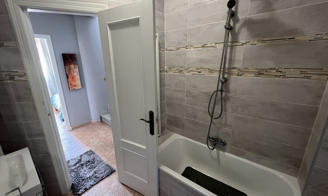 Használt Ingatlanok - Villa -
Orihuela - Inland