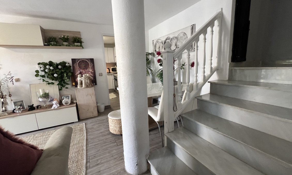 Használt Ingatlanok - Villa -
Orihuela - Inland