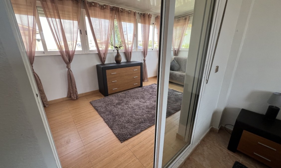 Használt Ingatlanok - Villa -
Orihuela - Inland