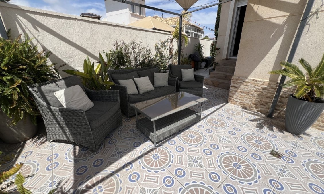 Használt Ingatlanok - Villa -
Orihuela - Inland