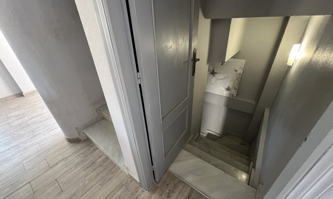 Használt Ingatlanok - Villa -
Orihuela - Inland