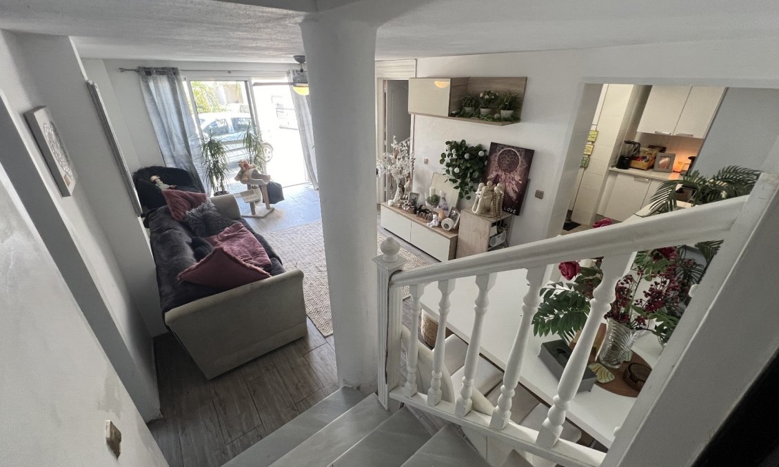 Használt Ingatlanok - Villa -
Orihuela - Inland