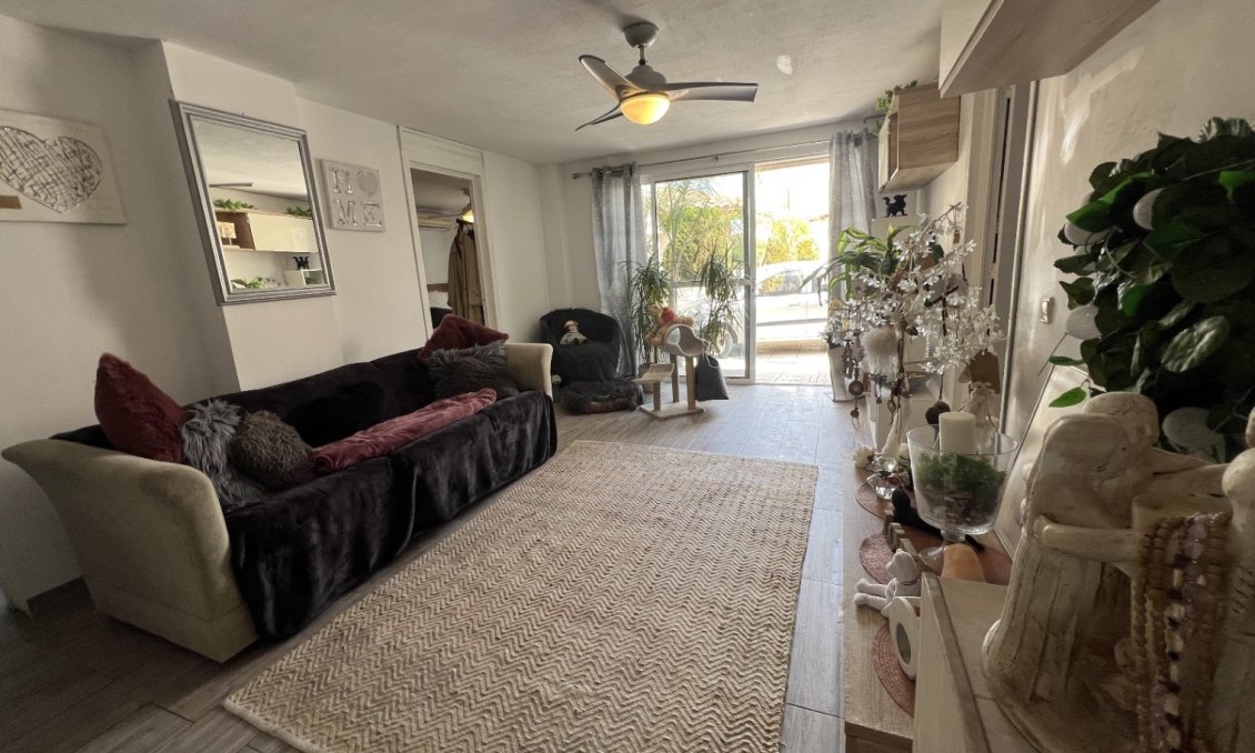 Használt Ingatlanok - Villa -
Orihuela - Inland