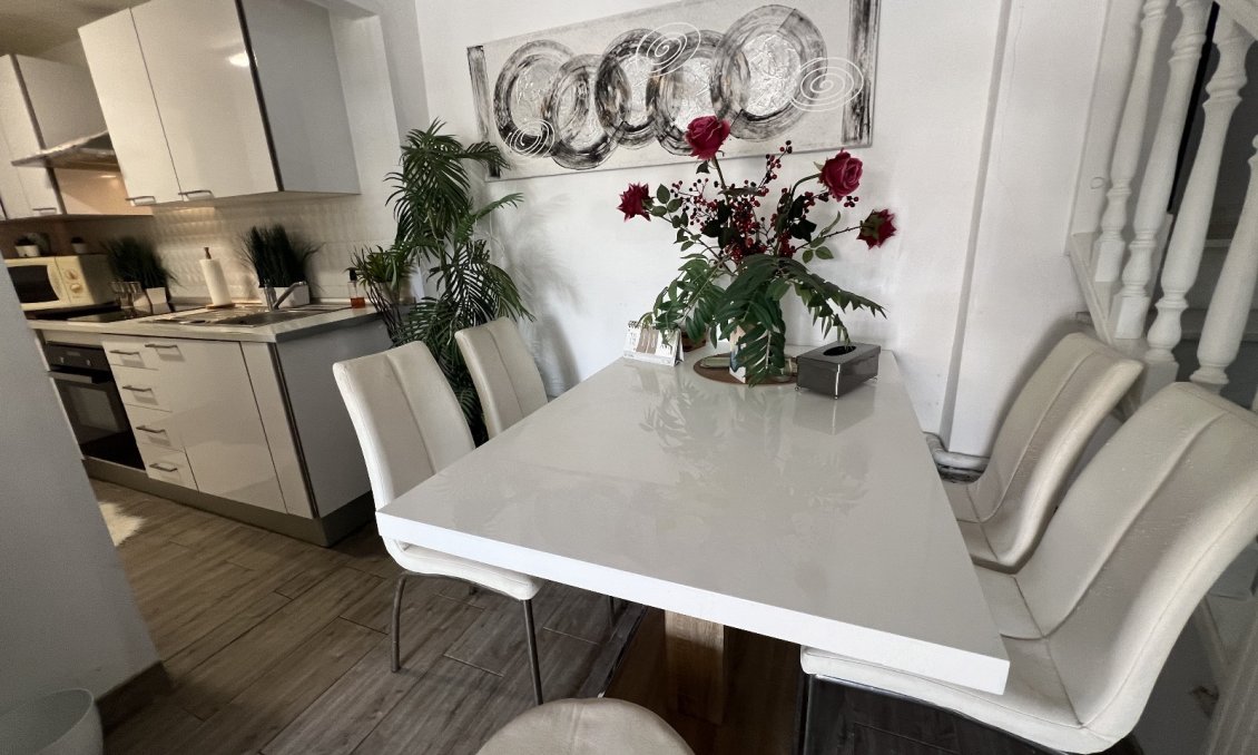 Használt Ingatlanok - Villa -
Orihuela - Inland