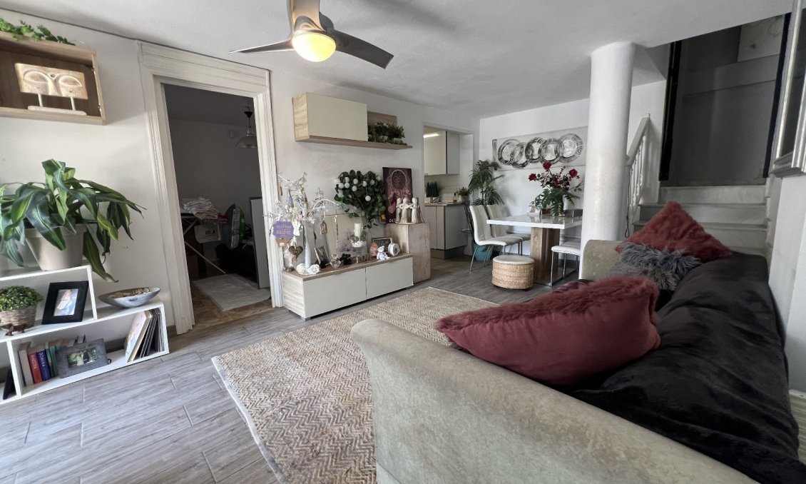 Használt Ingatlanok - Villa -
Orihuela - Inland