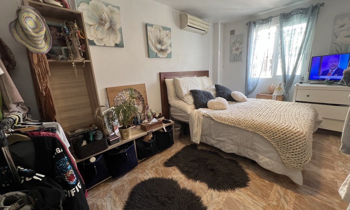 Használt Ingatlanok - Villa -
Orihuela - Inland