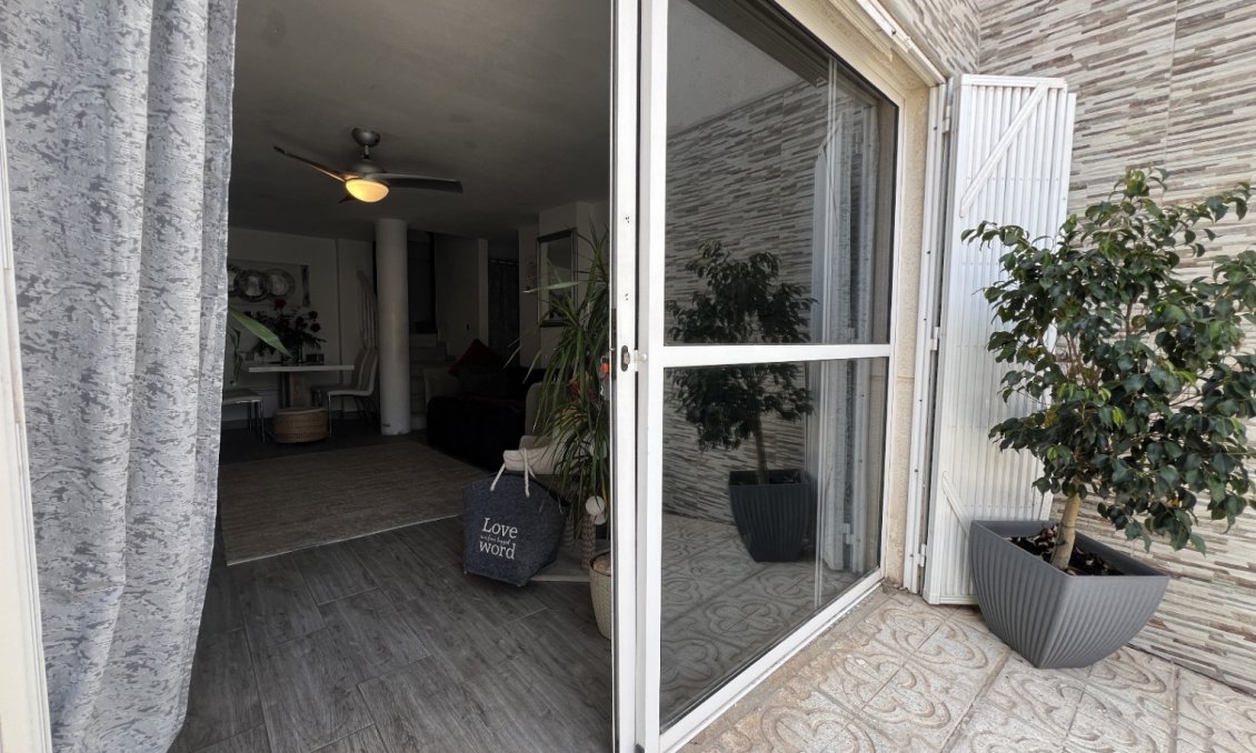 Használt Ingatlanok - Villa -
Orihuela - Inland