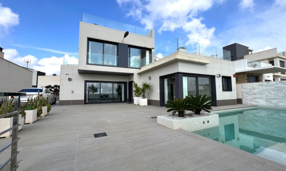 Használt Ingatlanok - Villa -
San Miguel de Salinas - Inland