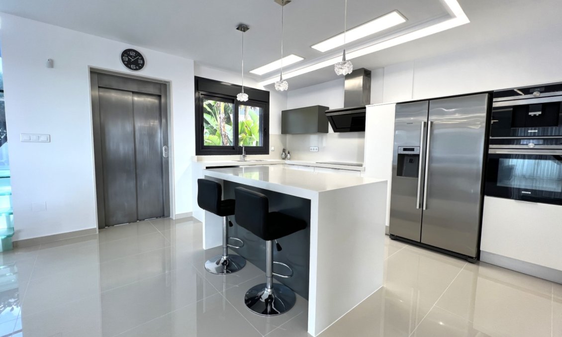 Használt Ingatlanok - Villa -
San Miguel de Salinas - Inland