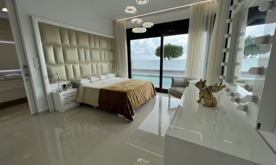 Használt Ingatlanok - Villa -
San Miguel de Salinas - Inland