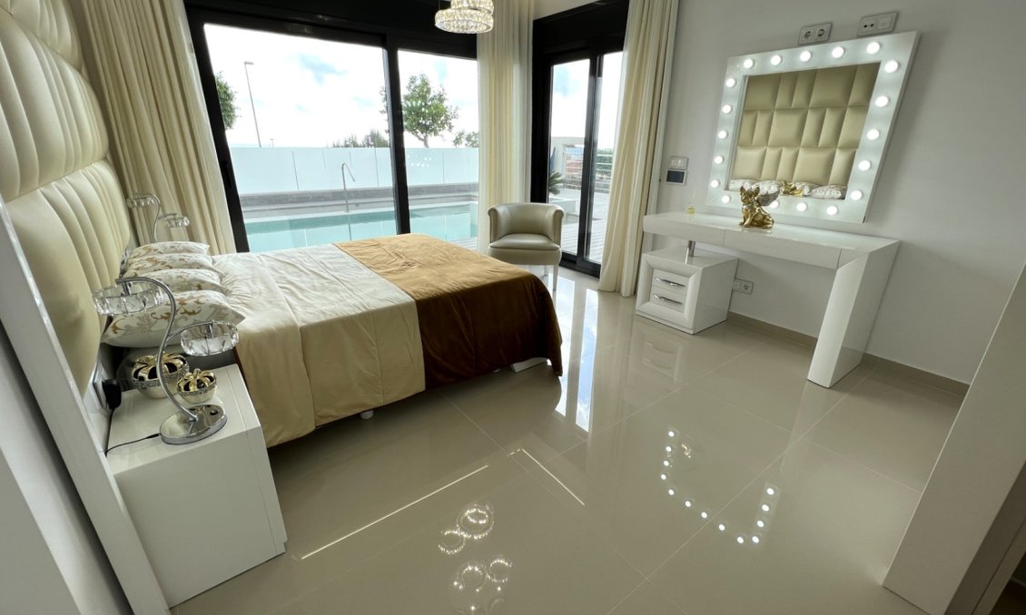 Használt Ingatlanok - Villa -
San Miguel de Salinas - Inland