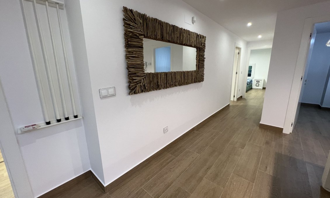 Használt Ingatlanok - Villa -
San Miguel de Salinas - Inland