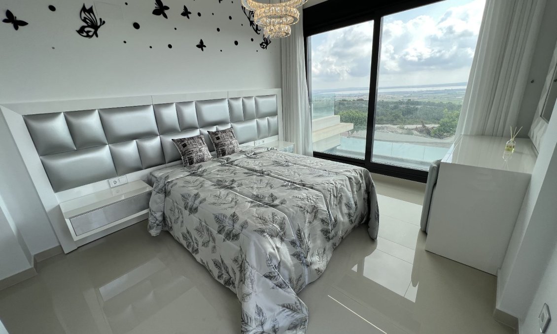 Használt Ingatlanok - Villa -
San Miguel de Salinas - Inland