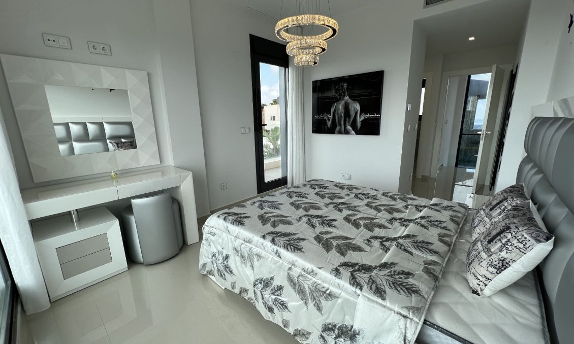 Használt Ingatlanok - Villa -
San Miguel de Salinas - Inland