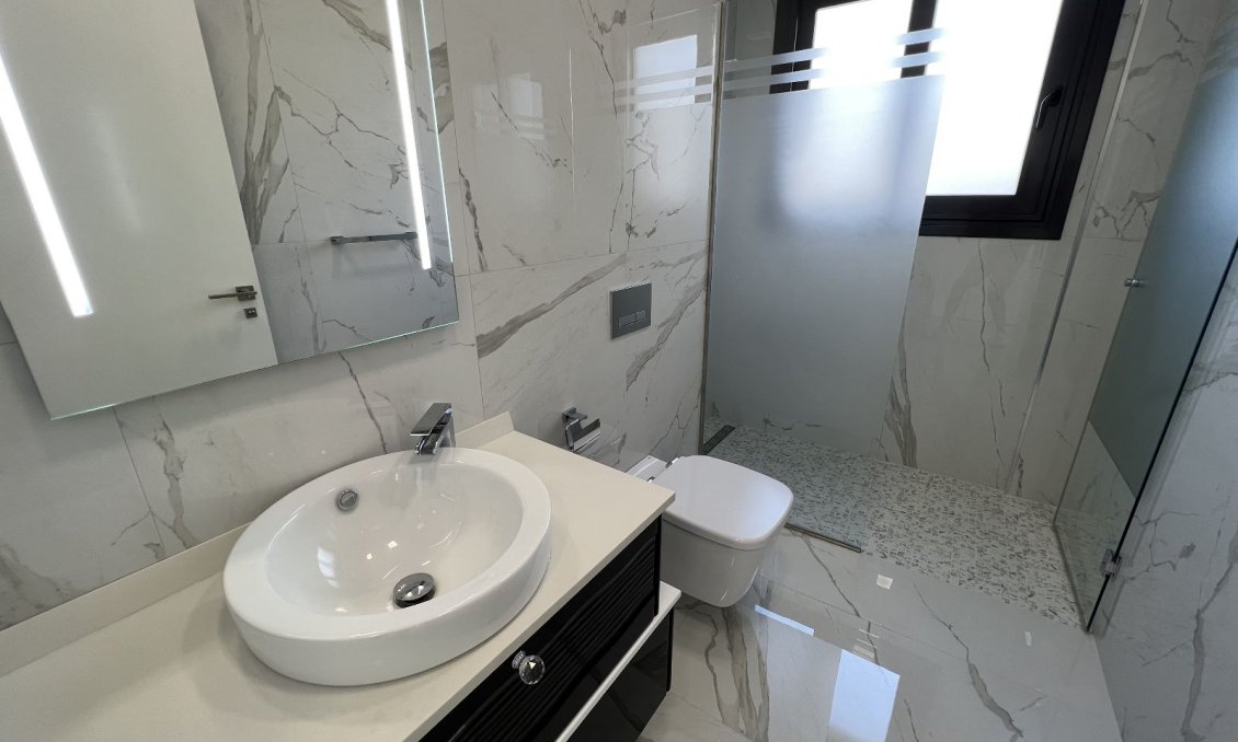 Használt Ingatlanok - Villa -
San Miguel de Salinas - Inland