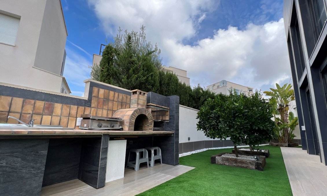 Használt Ingatlanok - Villa -
San Miguel de Salinas - Inland