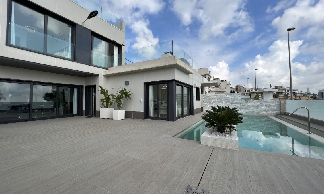 Használt Ingatlanok - Villa -
San Miguel de Salinas - Inland