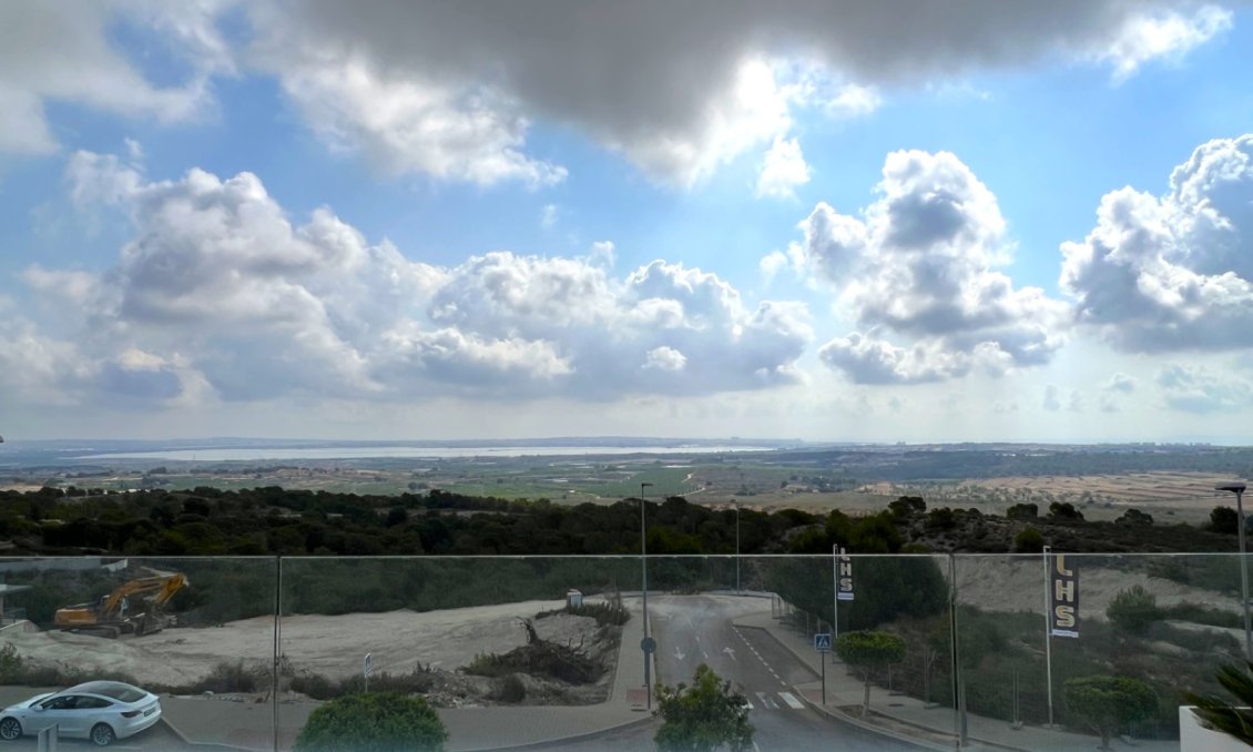 Használt Ingatlanok - Villa -
San Miguel de Salinas - Inland