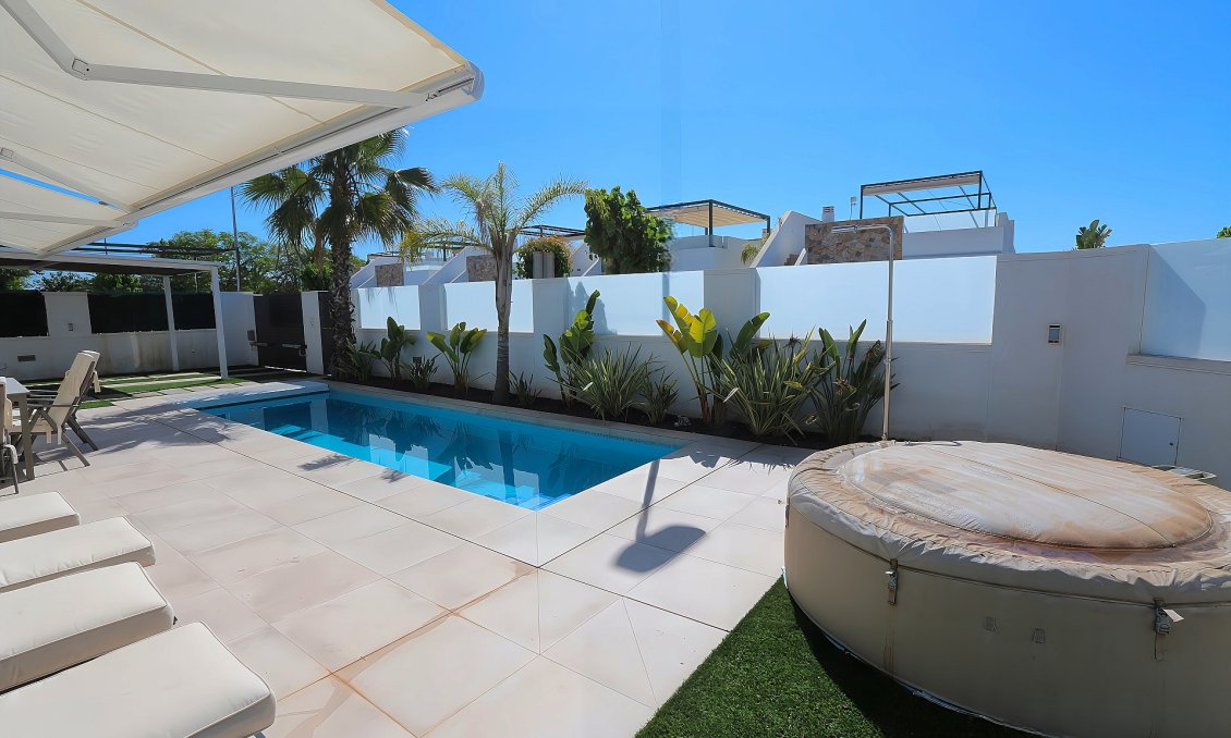 Segunda mano - Villa -
Pilar de la Horadada - Costa Blanca