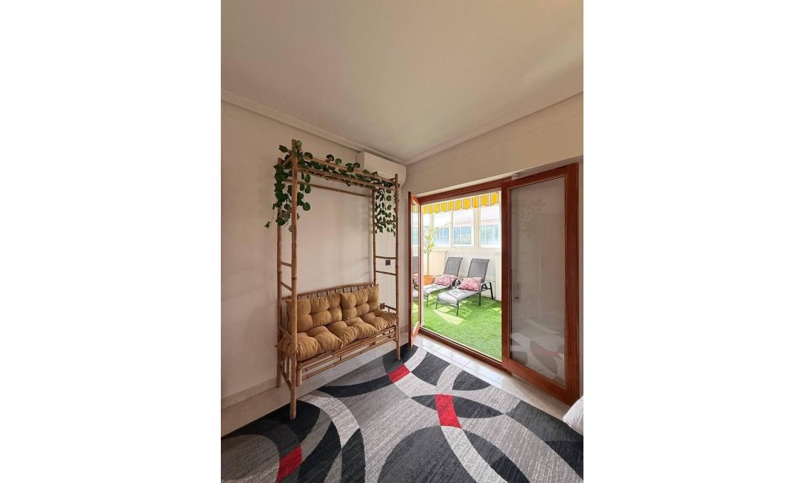 Revânzare - Mansardă -
Torrevieja - Playa del Cura