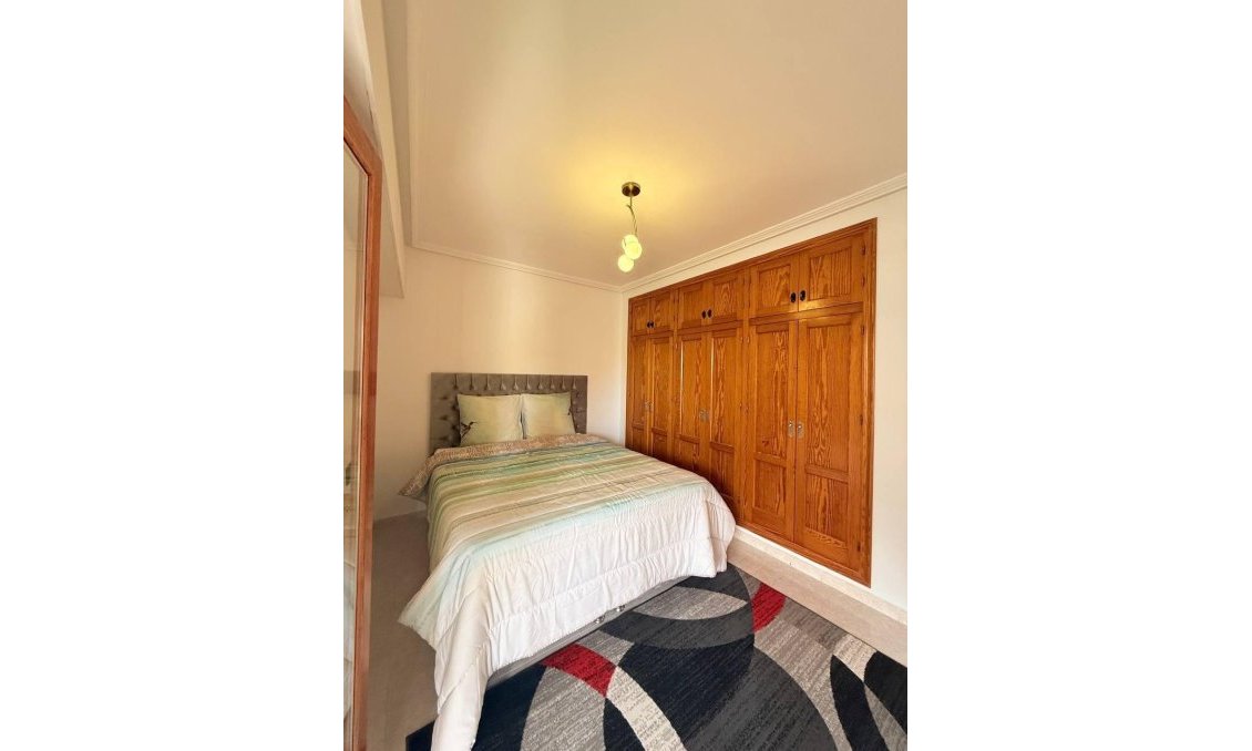 Revânzare - Mansardă -
Torrevieja - Playa del Cura