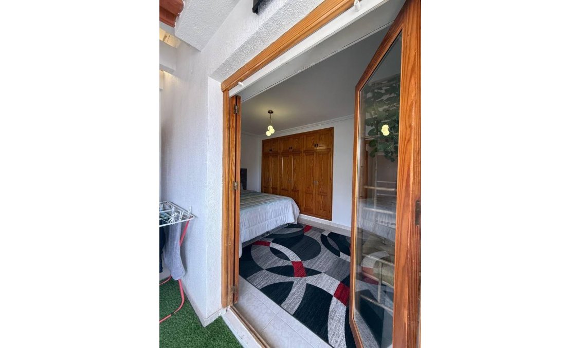 Revânzare - Mansardă -
Torrevieja - Playa del Cura