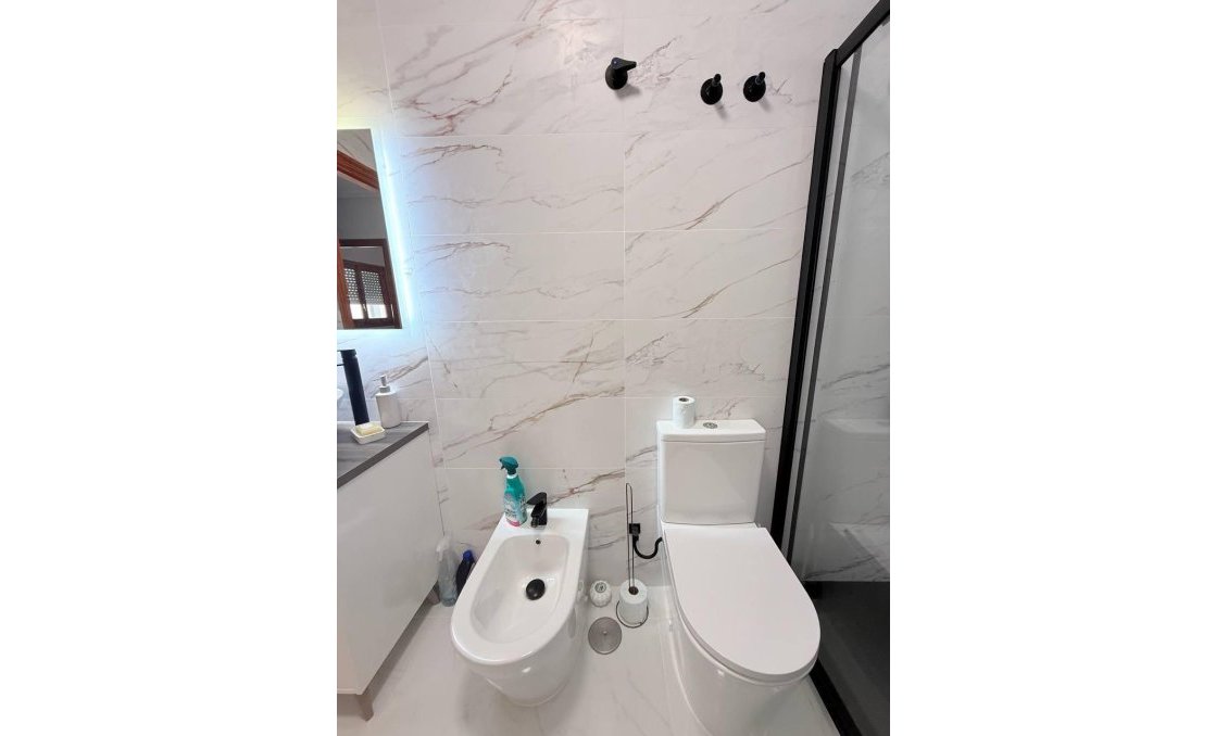 Revânzare - Mansardă -
Torrevieja - Playa del Cura