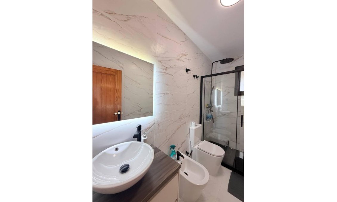 Revânzare - Mansardă -
Torrevieja - Playa del Cura