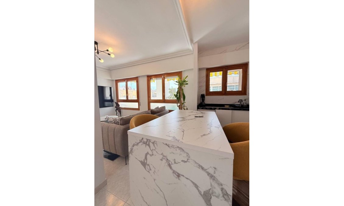 Revânzare - Mansardă -
Torrevieja - Playa del Cura