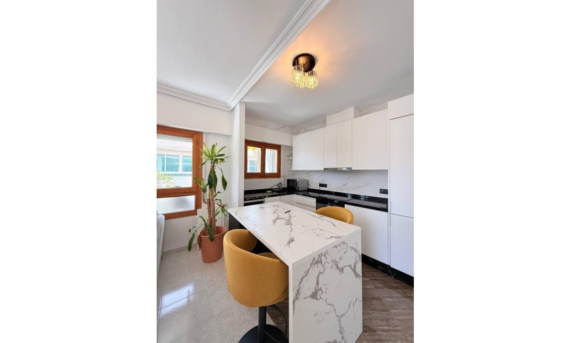 Revânzare - Mansardă -
Torrevieja - Playa del Cura