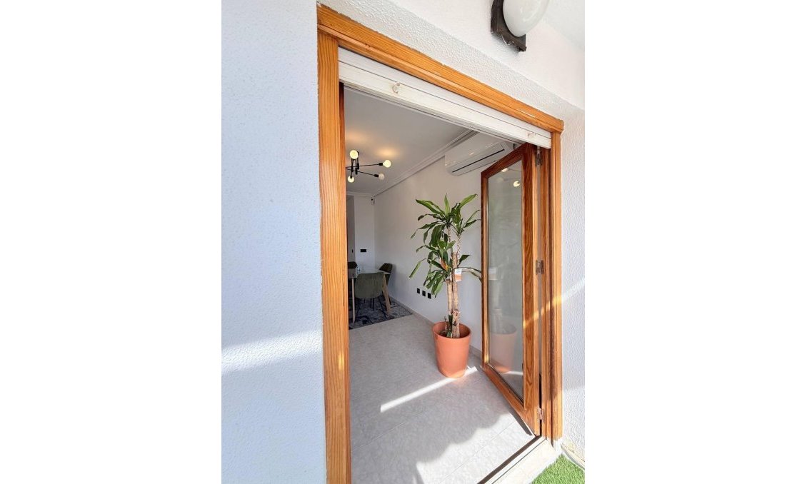 Revânzare - Mansardă -
Torrevieja - Playa del Cura